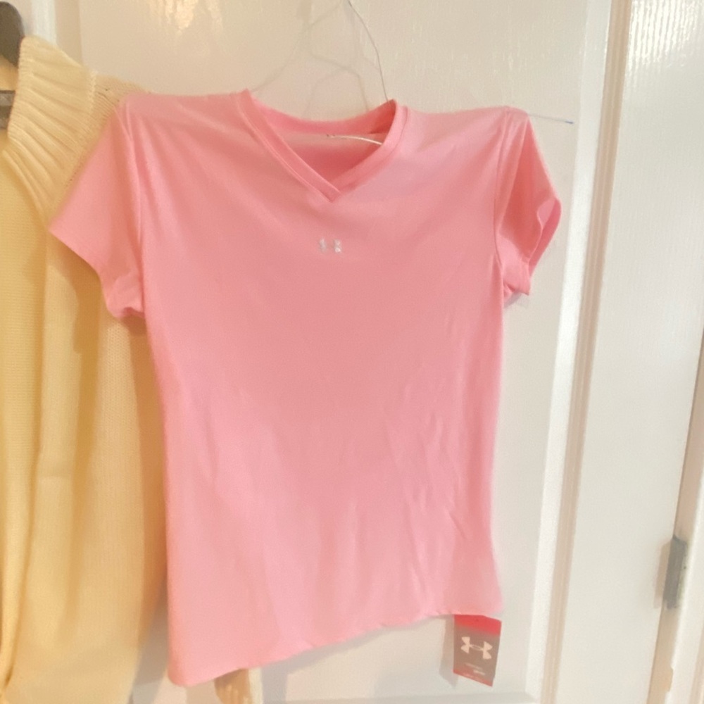 New with tags under armor, pink short sleeve T-shirt